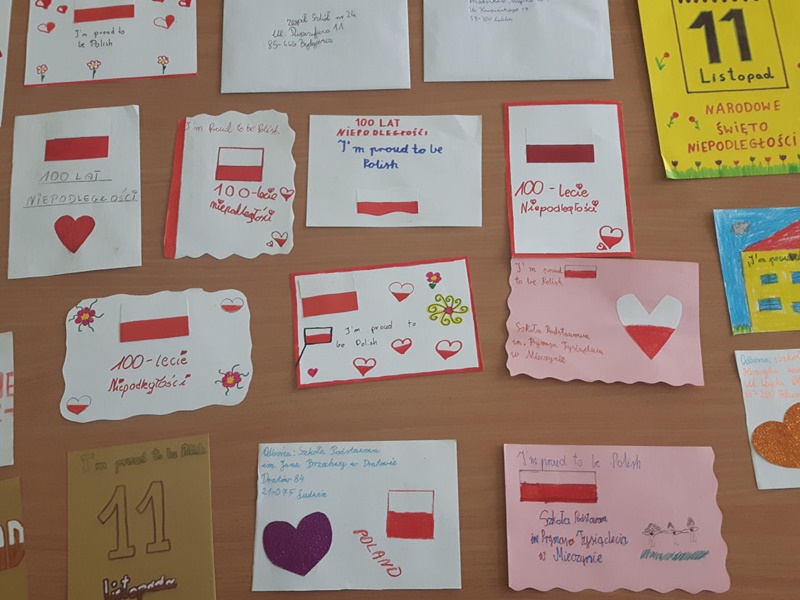 I'm proud to be Polish. Uczniowie z Mieczyna wzięli udział w ogólnopolskim projekcie "100 kartek na 100-lecie Niepodległości" 