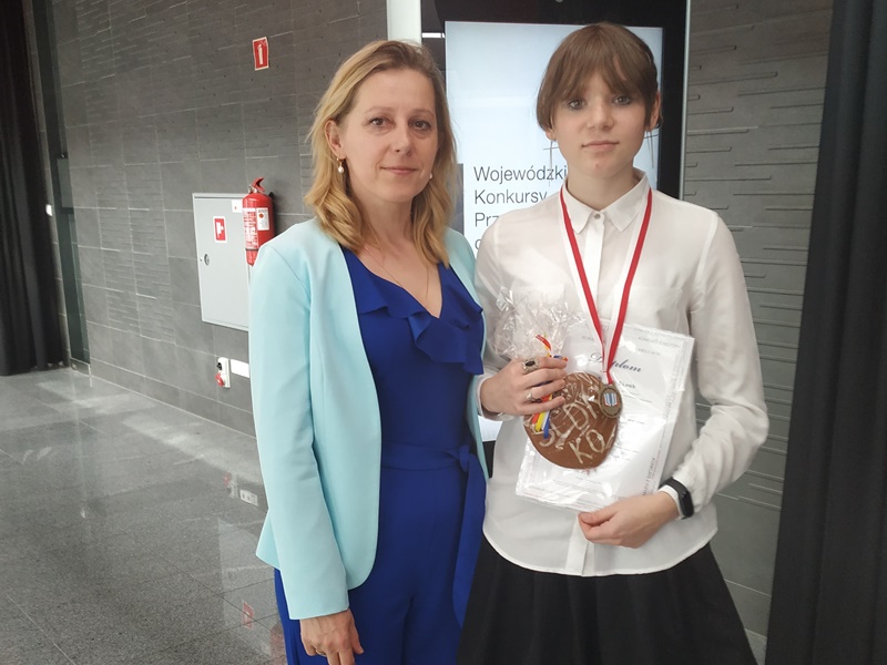 Uczennica Tatiana Siwek ze swoją nauczycielką Beatą Bartosik 
